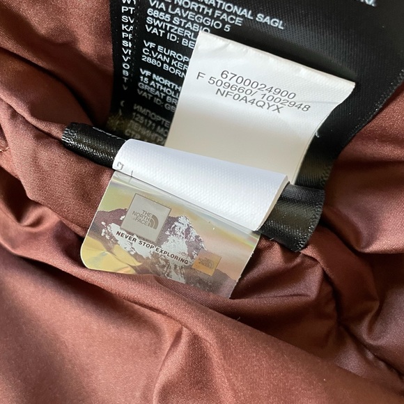 The North Face Men’s HMLYN Down Parka In Dark Oak - Picture 9 of 9